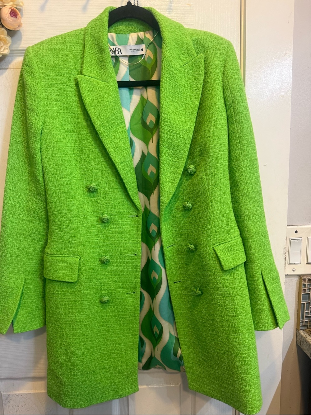 ZARA Bright Lime Green Double-Breasted Bouclé Blazer